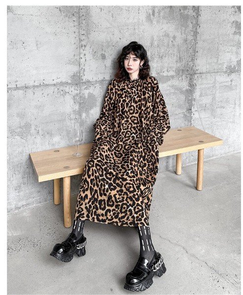 画像2: 目立ち度MAX！オシャレなレオパ柄デザイン　長袖ワンピース　ヒョウ柄　アニマル柄【MARVELOUS　QUEEN】（納期2週間前後） (2)