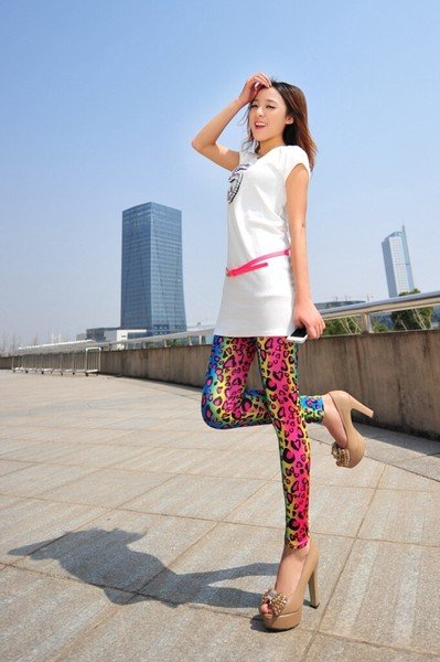 画像2: カジュアル・ダンサー必見！インパクト抜群のヒョウ柄プリントデザイン　ストレッチレギンス（納期2週間前後）【MARVELOUS　QUEEN (2)