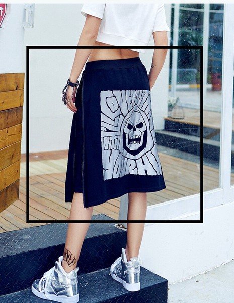 画像2: インパクトありのバックドクロプリントデザイン 　ハーフパンツ　ボトム【MARVELOUS　QUEEN】 (2)