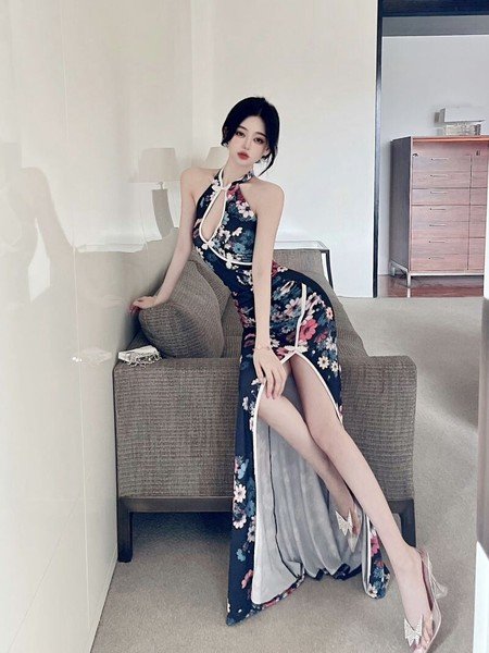 画像2: エレガントなベロア生地デザイン　フロントバックル　ミニドレス（納期2週間前後）【MARVELOUS　QUEEN】 (2)