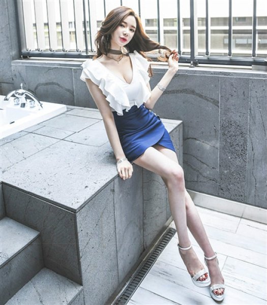 画像7: ミニドレス　キャバドレス　キャバワンピ　エレガントな胸元フリルデザイン　セクシー胸元Vライン　ストレッチミニドレス【MARVELOUS　QUEEN】 (7)