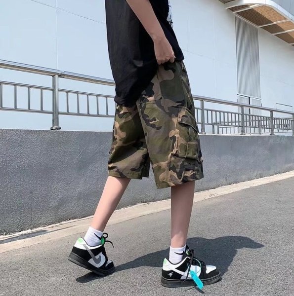 画像2: 目立ち度MAX！個性派デザインパンツ 迷彩柄デザイン　ハーフパンツ　ボトム【MARVELOUS　QUEEN】 (2)