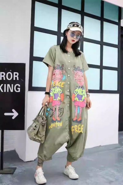 画像2: 個性派スタイル 　目立ち度ＭＡＸ　派手柄プリントデザイン　オールインワン　サロペット　つなぎ　【MARVELOUS　QUEEN】 (2)