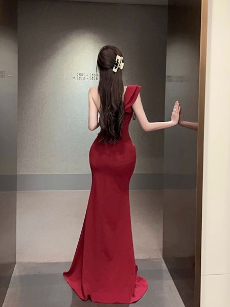 画像11: エレガントな胸元斜めフリルデザインにセクシーなスリット＆サイドフロントメッシュレースデザイン　ロングドレス　キャバドレス (11)