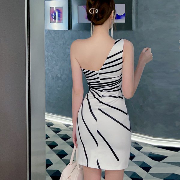 画像6: セクシーなワンショルダーデザイン　ストレッチタイトミニドレス　キャバドレス　キャバワンピ (6)