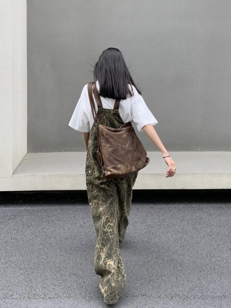 画像2: 個性派スタイル 　オシャレなヒョウ柄デザイン　サロペット　パンツ　オールインワン　ワンピース【MARVELOUS　QUEEN】 (2)